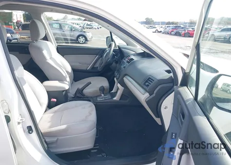 2015 Subaru Forester 2.5I Premium z USA, uszkodzony, nr VIN JF2SJADC9FH452539